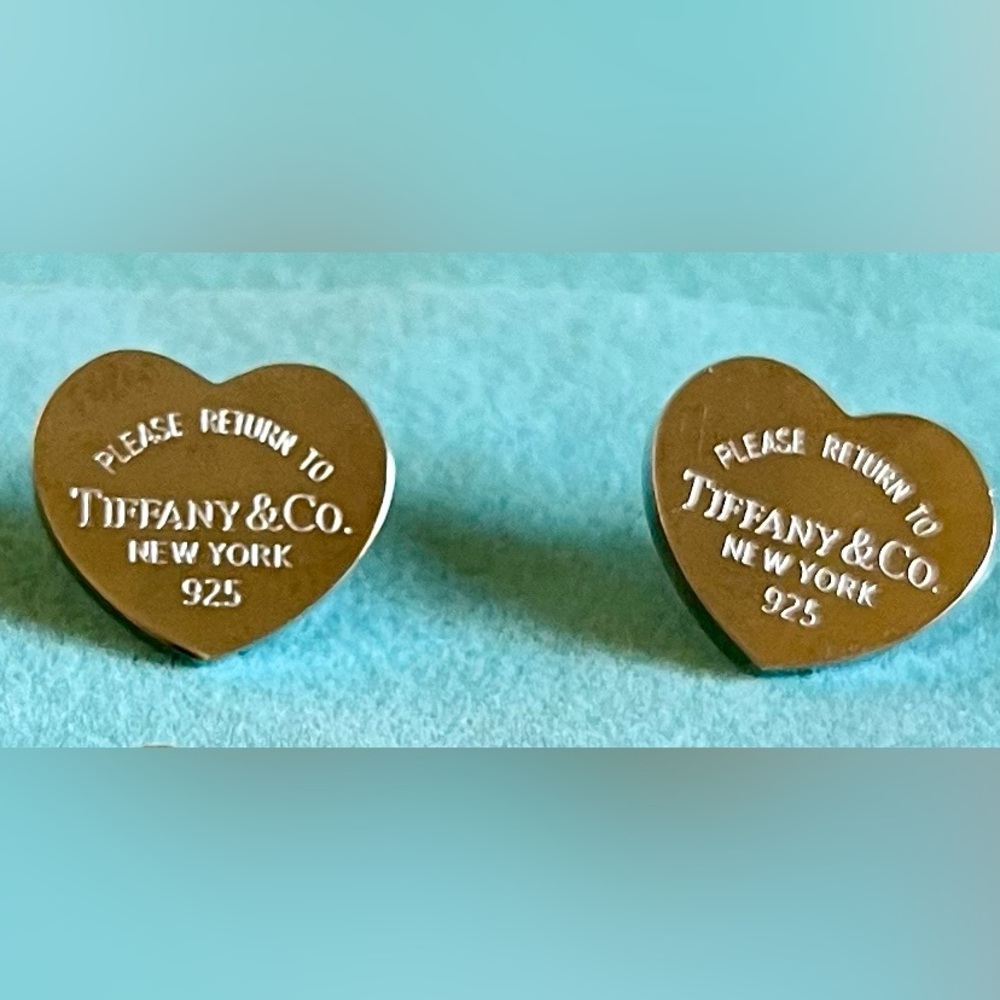 14mm Return to New York silver heart stud earrings excellent quality ❤️ Large